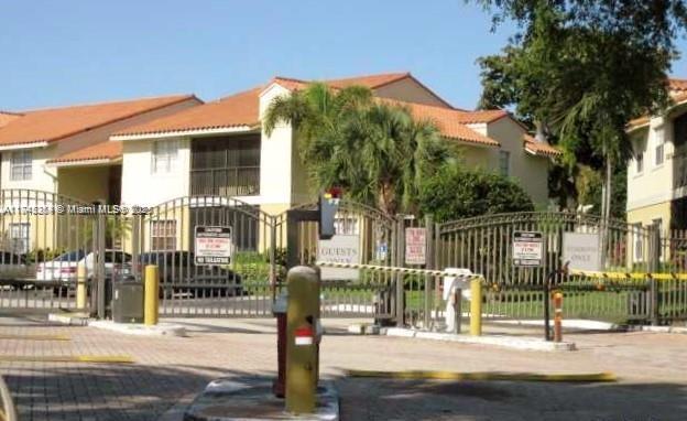 Royal Poinciana Condominium Pompano Beach, FL 33069 - Photo 3 of 9