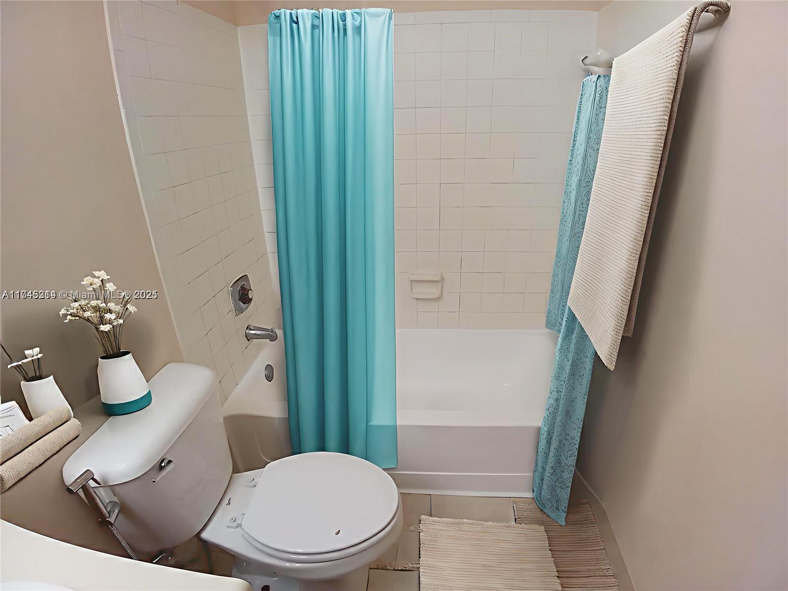 Royal Poinciana Condominium Pompano Beach, FL 33069 - Photo 8 of 9