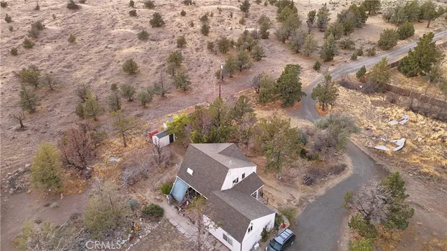 a view of a yard with a tree