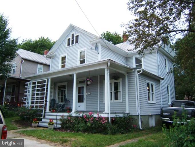 Lovely colonial conveniently located.