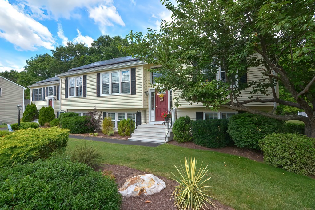 45 Deer Run Road Bellingham, MA 02019 - Photo 3 of 42 Gallery Image 3