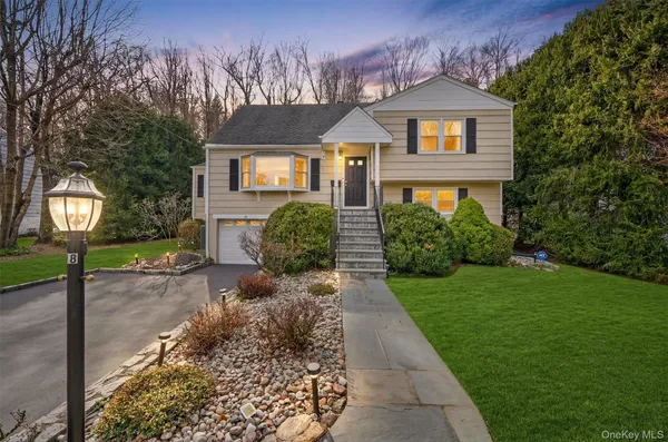 $949,000 | 18 Clovebrook Road, Valhalla, NY 10595