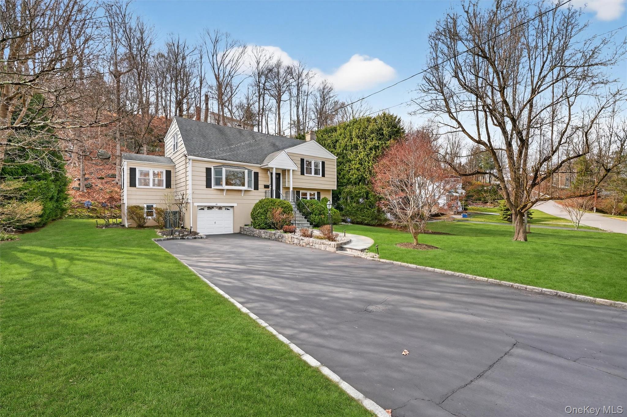 18 Clovebrook Road Valhalla, NY 10595 - Photo 2 of 39