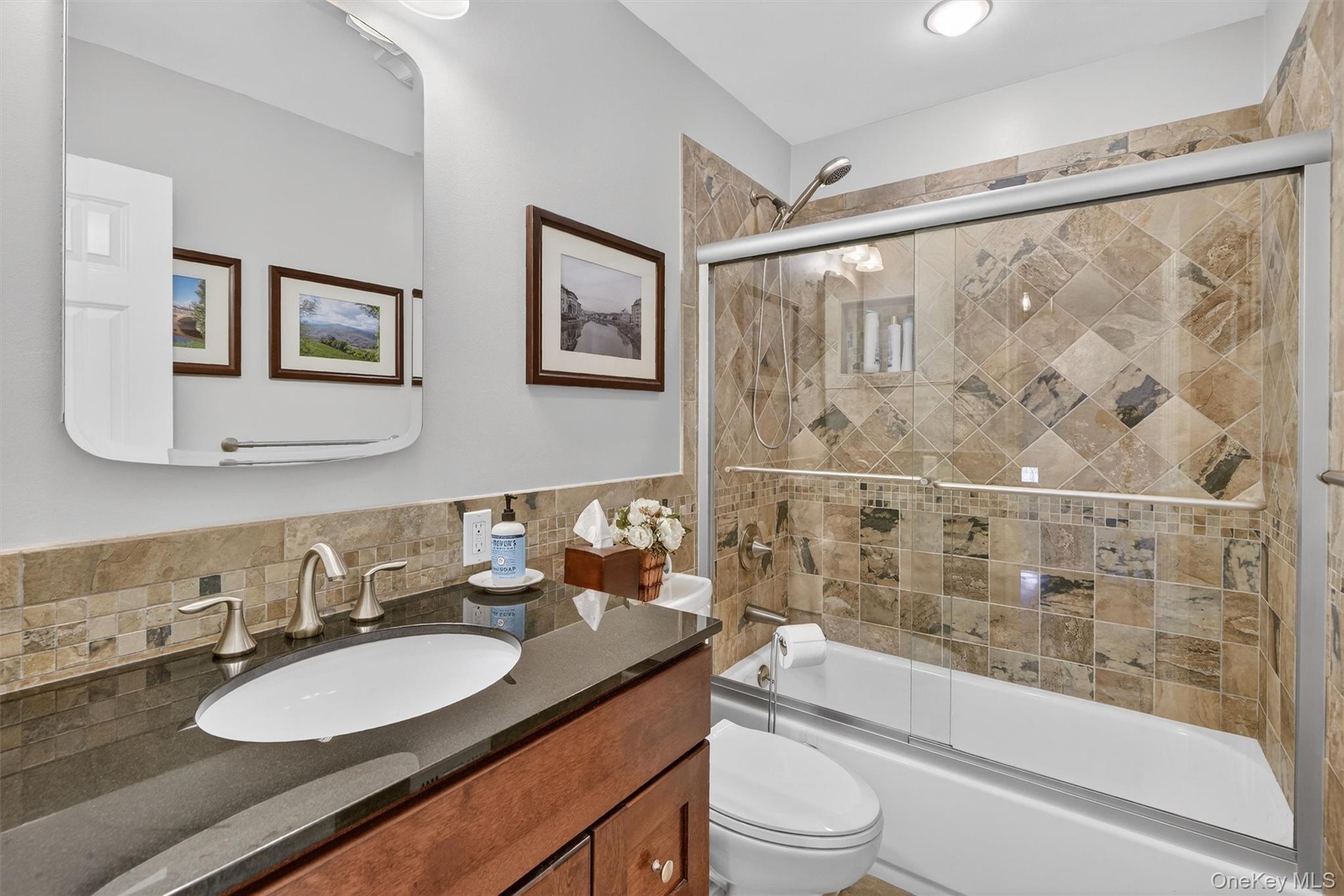 18 Clovebrook Road Valhalla, NY 10595 - Photo 21 of 39 Hall Bath