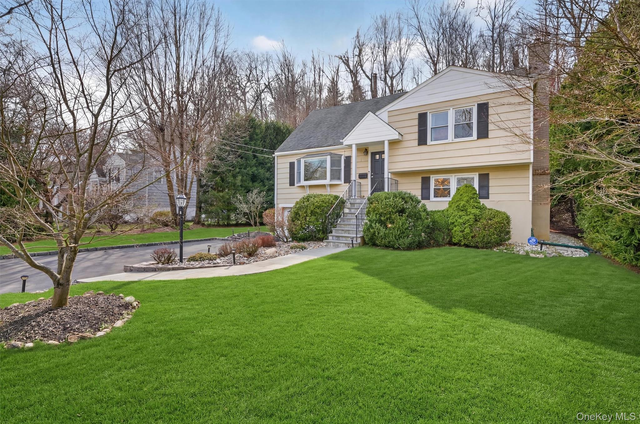 18 Clovebrook Road Valhalla, NY 10595 - Photo 3 of 39