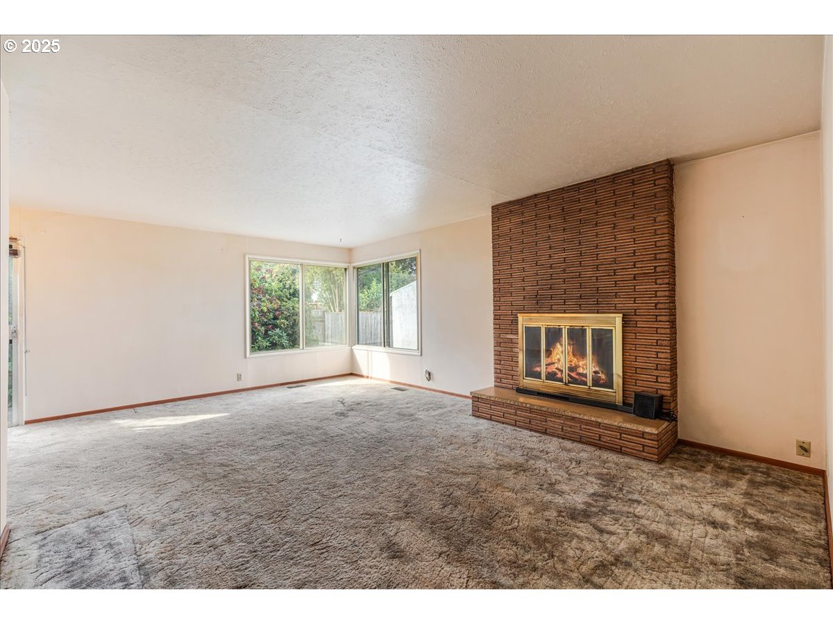 1309 Hadley Road Newberg, OR 97132 - Photo 5 of 37 Gallery Image 5
