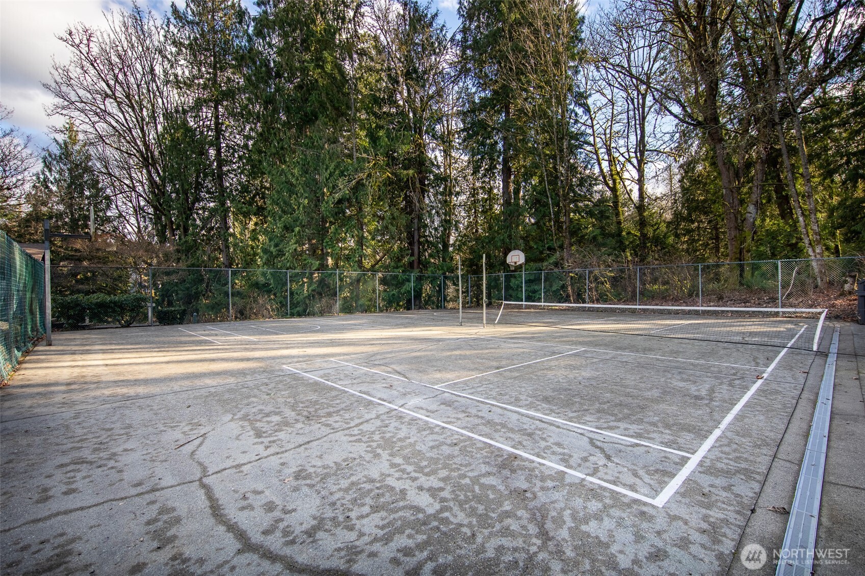 15917 Waynita Way Northeast, Unit E206 Bothell, WA 98011 - Photo 25 of 27 a view of a tennis court