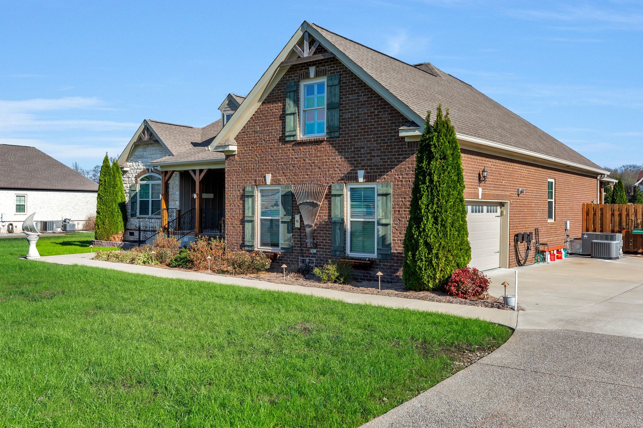 3043 Crossgate Lane Columbia, TN 38401 - Photo 5 of 45 front view of a house with a yard