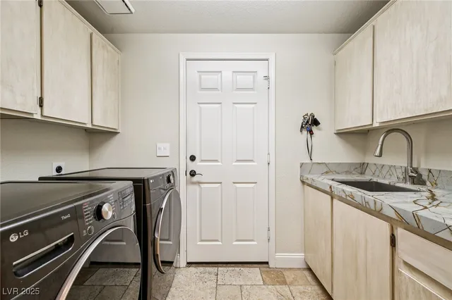 $939,998 | 193 Webster Way, Henderson, NV 89074