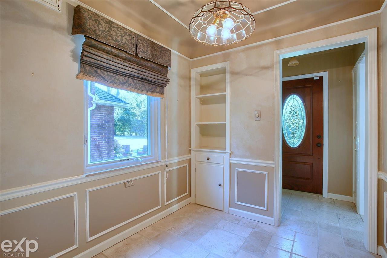1208 Vernier Road Grosse Pointe, MI 48236 - Photo 10 of 26 50056477-9.JPG