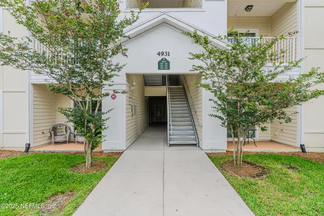 $180,000 | 4931 Key Lime Drive, Unit 306, Jacksonville, FL 32256