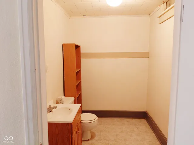 $85,000 | 230 Blackman Street, Unit 2, Clinton, IN 47842