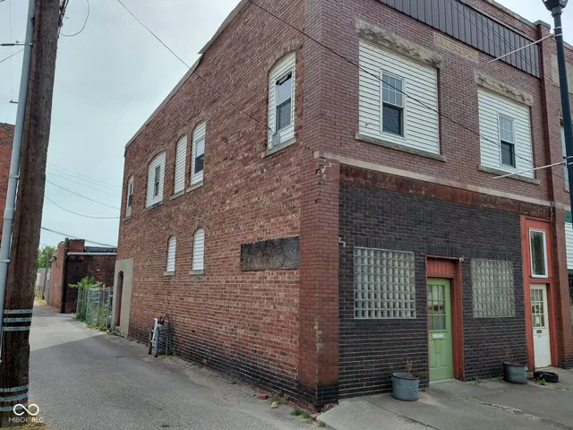 $85,000 | 230 Blackman Street, Unit 2, Clinton, IN 47842