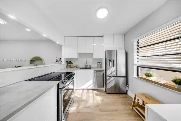 $225,000 | 130 South Cypress Road, Unit 612, Pompano Beach, FL 33060