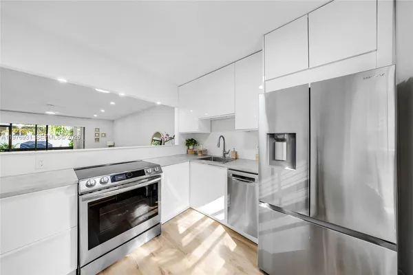 $225,000 | 130 South Cypress Road, Unit 612, Pompano Beach, FL 33060