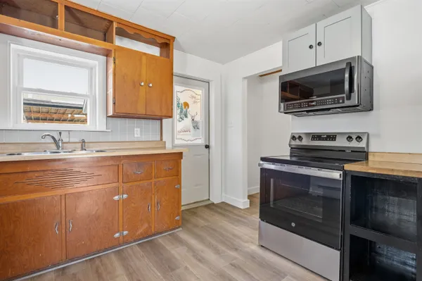 $289,900 | 84 Hillside Avenue, Northumberland, NH 03582