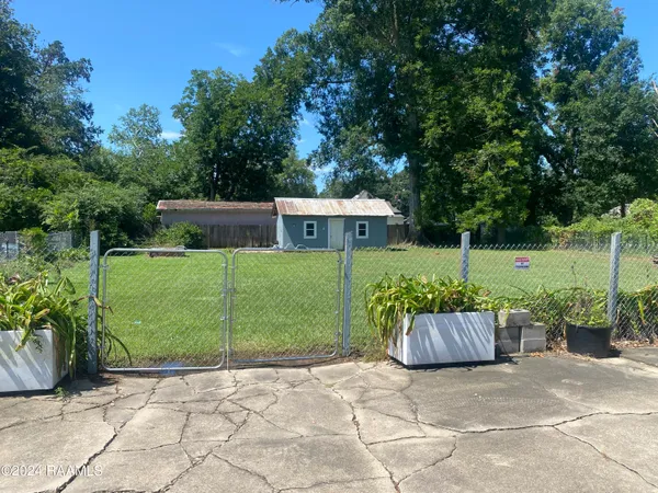 $130,000 | 112 West Magnolia Street, Ville Platte, LA 70586