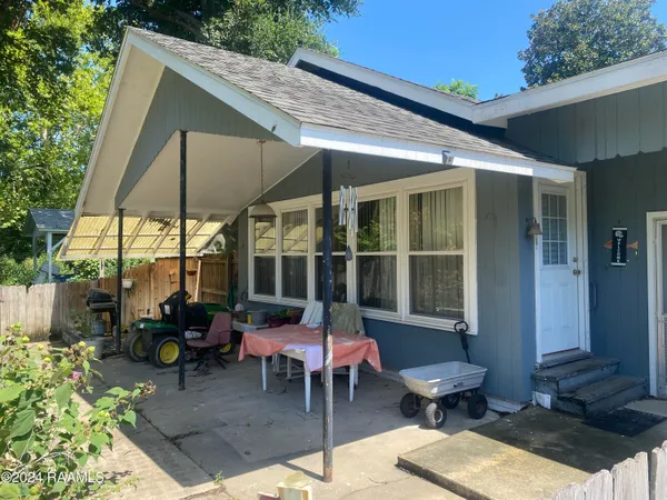 $130,000 | 112 West Magnolia Street, Ville Platte, LA 70586