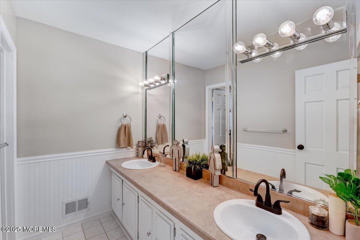 733 Colts Neck Road Freehold, NJ 07728 - Photo 22 of 43 25-Bathroom