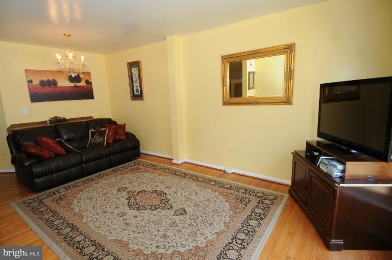 9055 Two Bays Road Lorton, VA 22079 - Photo 1 of 12 Living Room