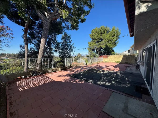 a view of a backyard of the house