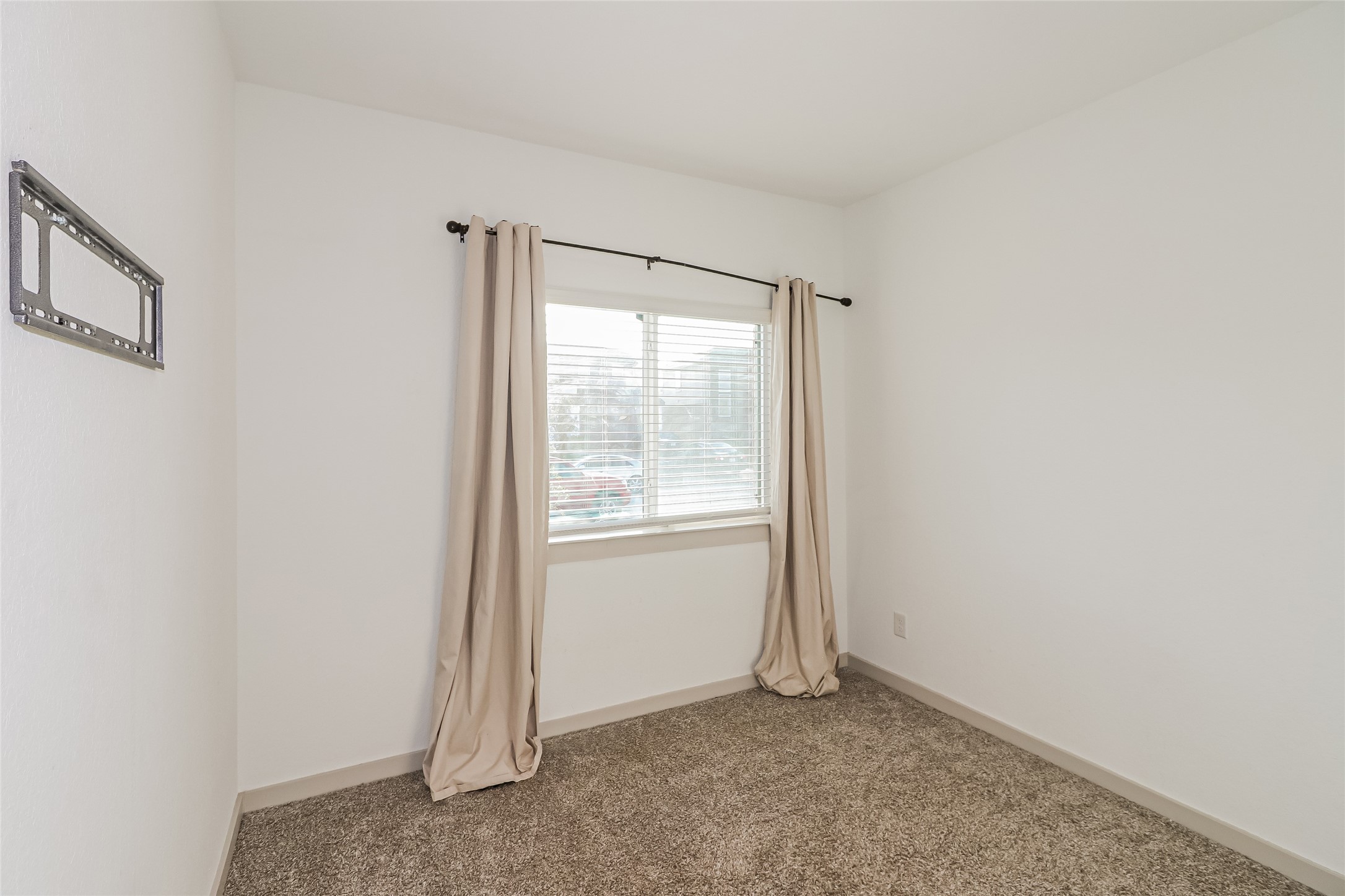 7322 Ramsgate Cliff Lane Richmond, TX 77407 - Photo 14 of 17 an empty room with window