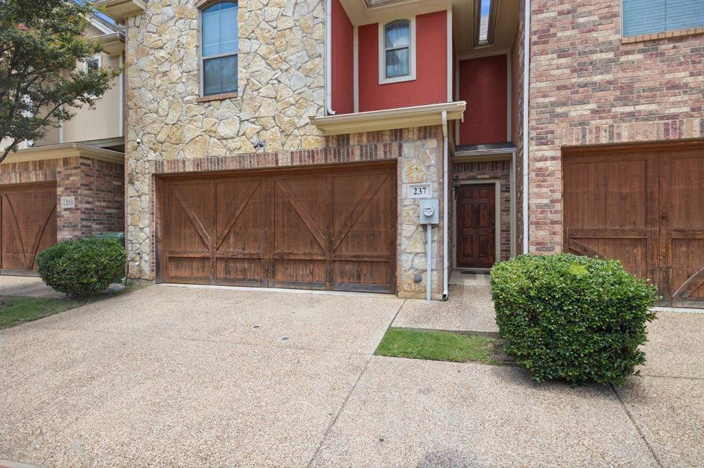 237 Corinna Court Hurst, TX 76053 - Photo 4 of 32
