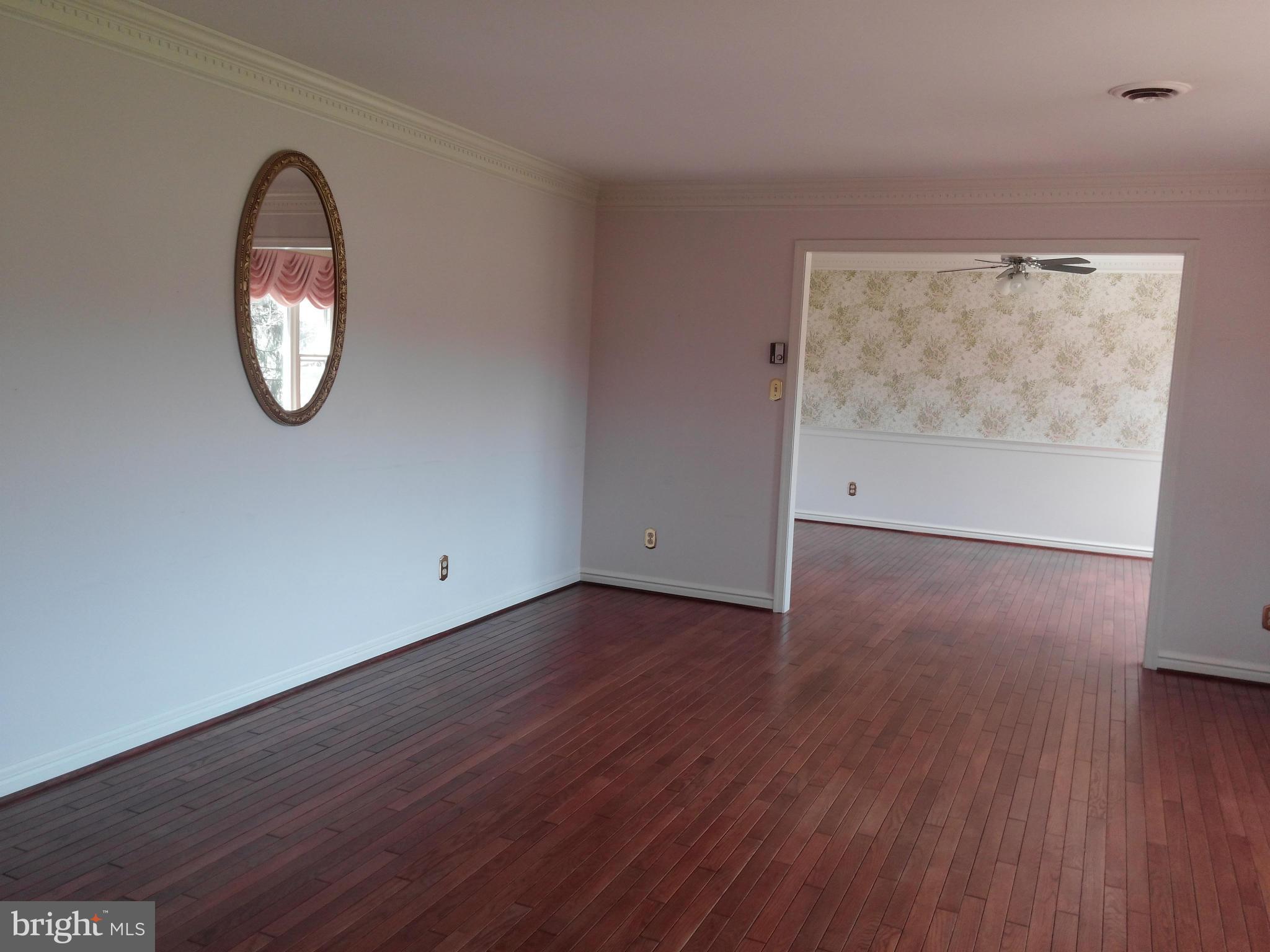 13070 Marsh Road Bealeton, VA 22712 - Photo 11 of 20 Living Room