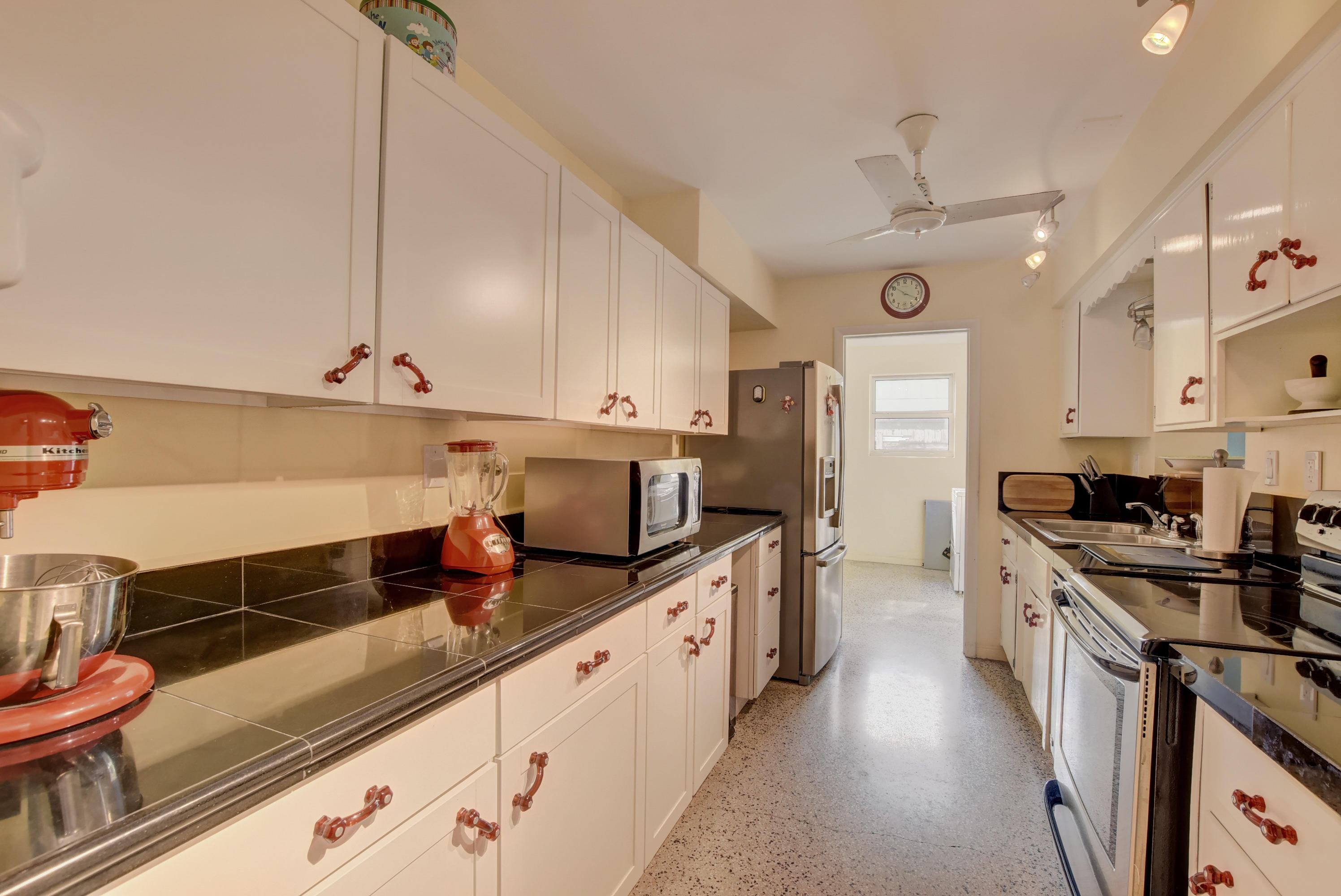 987 Southwest 7th Street Boca Raton, FL 33486 - Photo 5 of 30 lh 987 sw 8th st-16