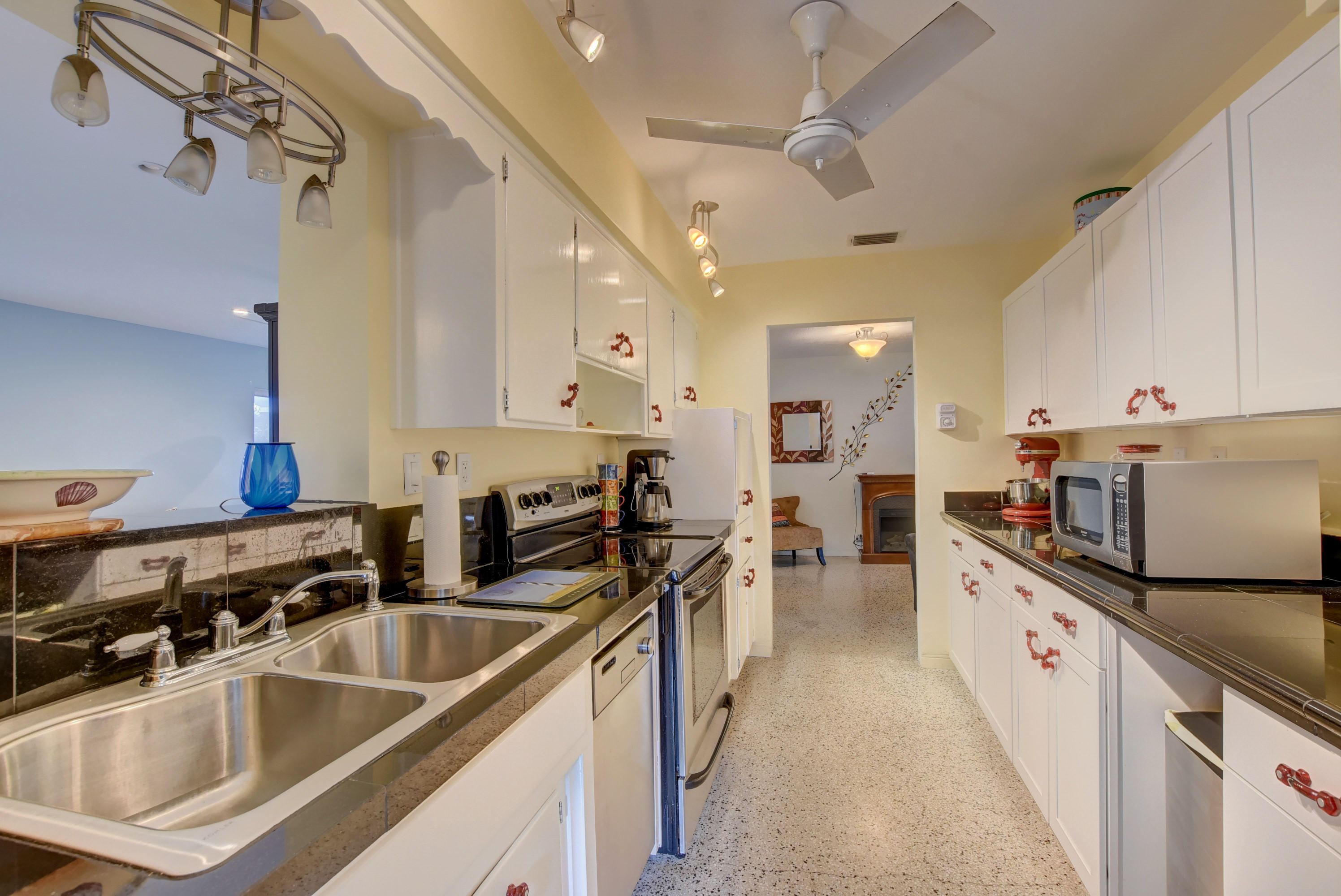 987 Southwest 7th Street Boca Raton, FL 33486 - Photo 6 of 30 lh 987 sw 8th st-18