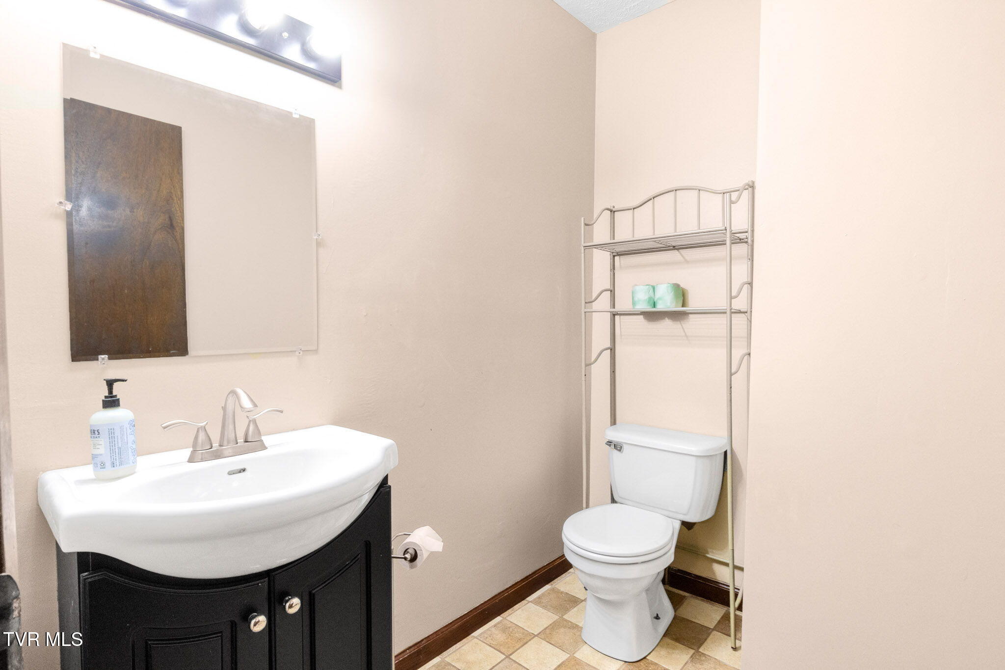 2313 Hall Road Dandridge, TN 37725 - Photo 21 of 35 34-web-or-mls-IMG_8118