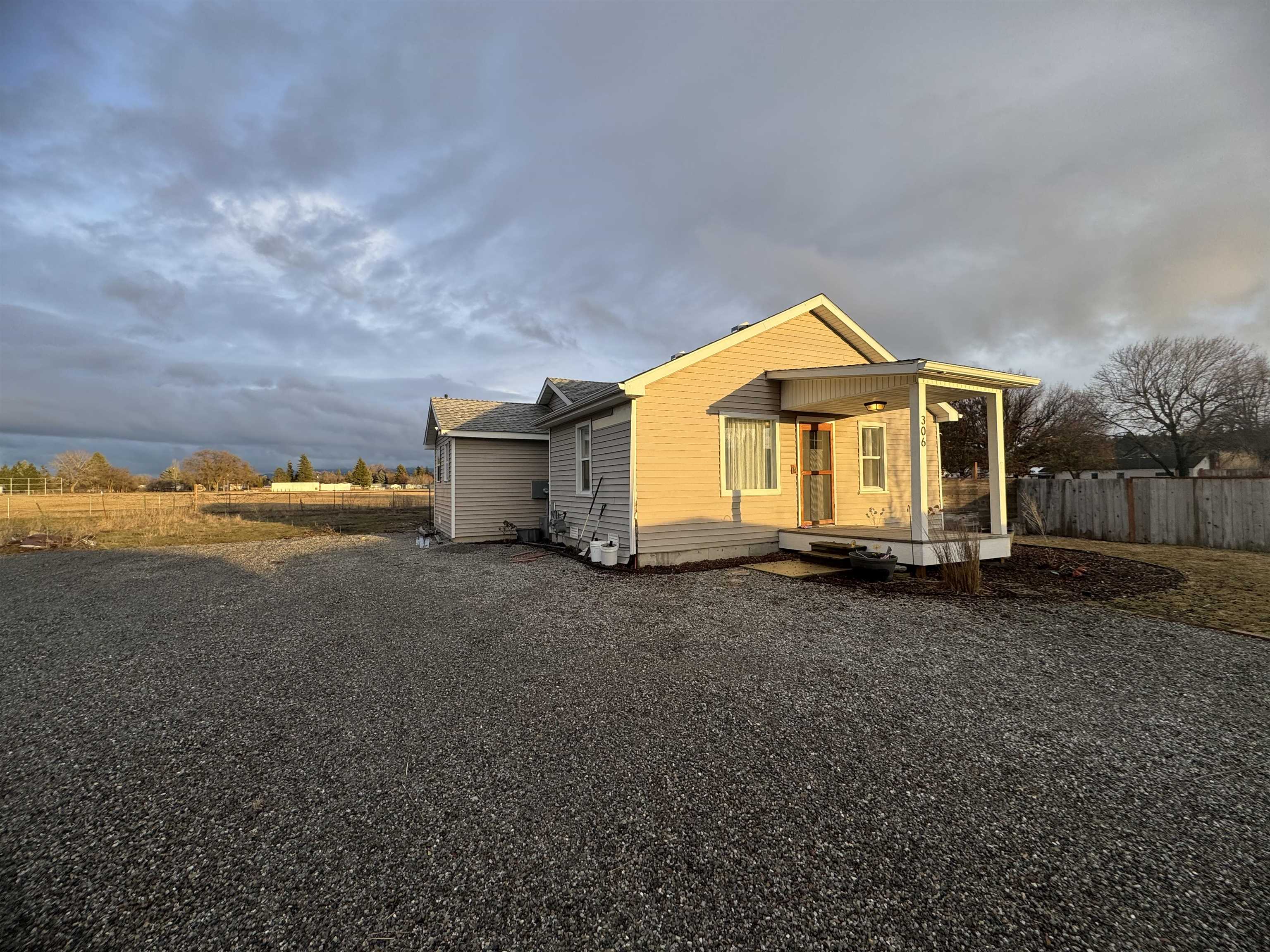 306 North Flora Road Spokane Valley, WA 99016 - Photo 2 of 20