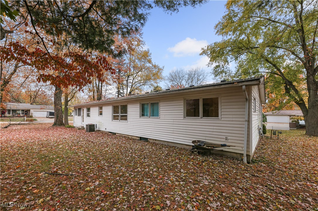 3081 Bancroft Road Akron, OH 44333 - Photo 40 of 48 Back of home