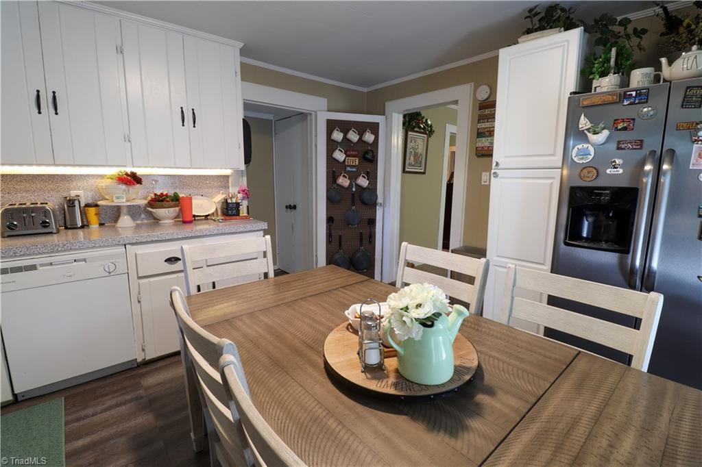 895 Fowler Road Walnut Cove, NC 27052 - Photo 4 of 28 Gallery Image 4