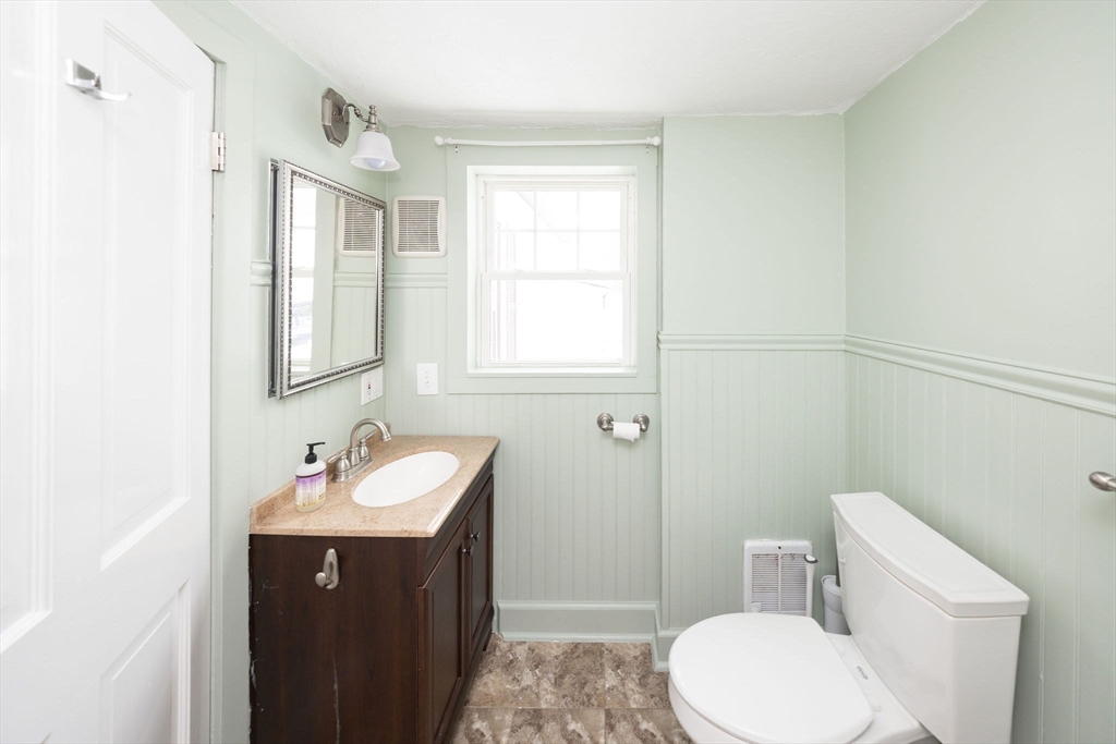 21 Maple Street Bellingham, MA 02019 - Photo 16 of 32