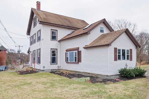 a view of a house with a yard