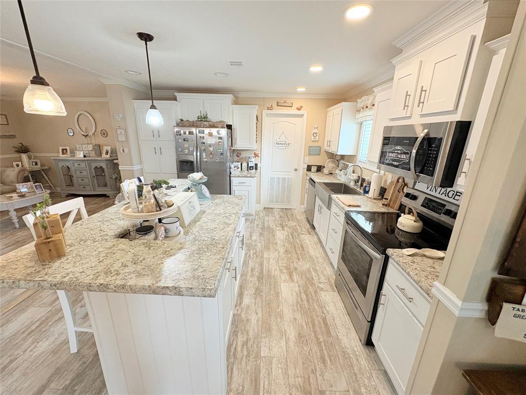 4331 Southwest 10th Way Okeechobee, FL 34974 - Photo 6 of 49 a view of kitchen and sink