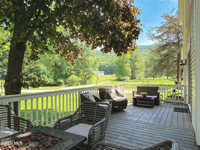 $525,000 | 5 Hanneford Road, Queensbury, NY 12804