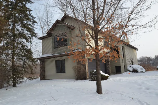 $379,900 | 5700 Willow Trail, Shoreview, MN 55126