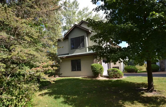 $389,900 | 5700 Willow Trail, Shoreview, MN 55126