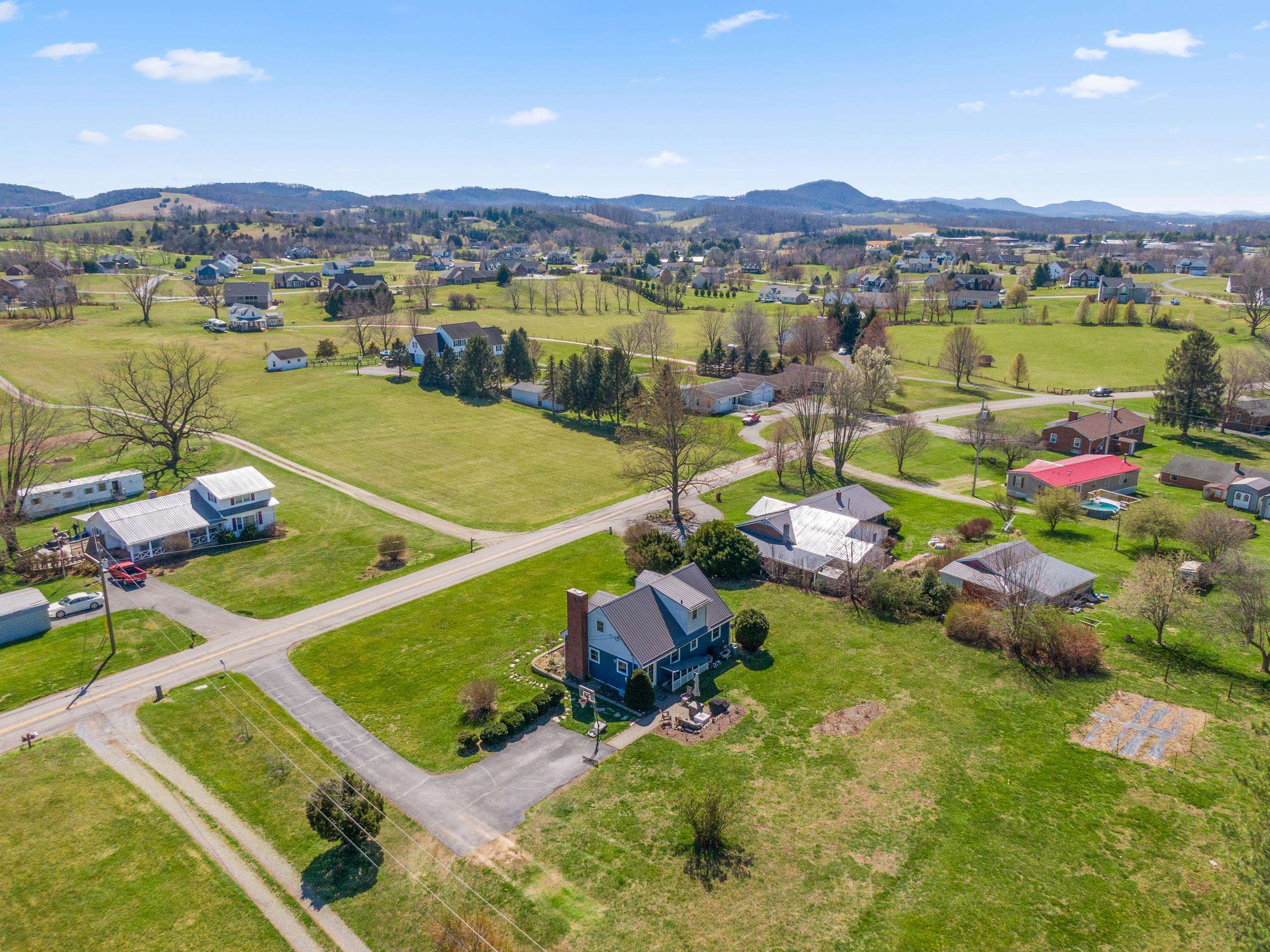 1636 Union Valley Road Riner, VA 24149 - Photo 7 of 60 Gallery Image 7