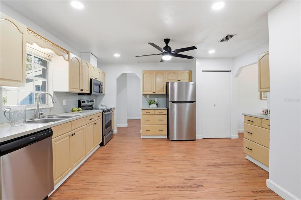 10002 Northwest 6th Place Gainesville, FL 32607 - Photo 13 of 36