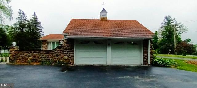 284 Ellis Road Havertown, PA 19083 - Photo 4 of 41