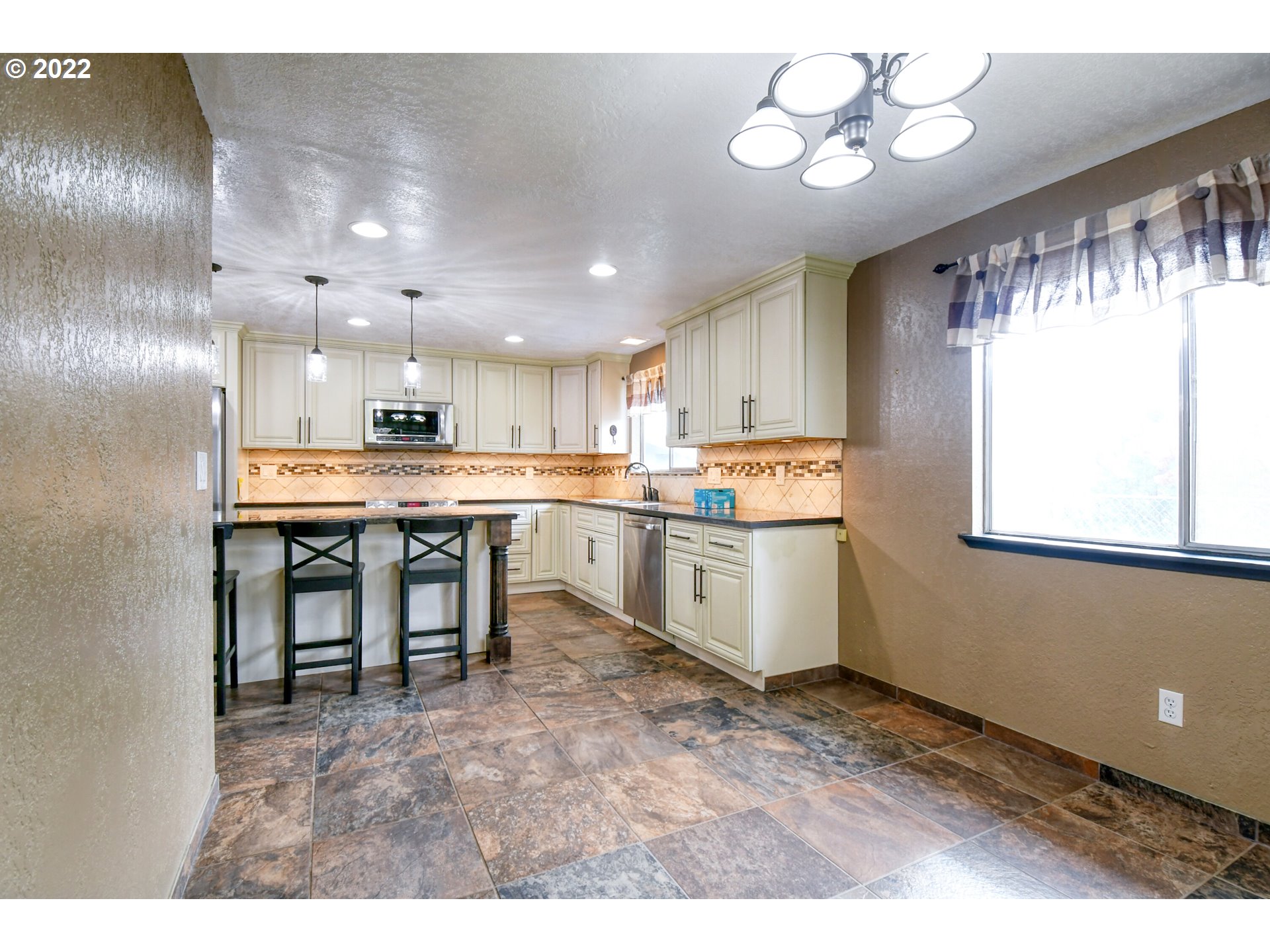 3323 Southwest Ladow Avenue Pendleton, OR 97801 - Photo 9 of 32 Gallery Image 9