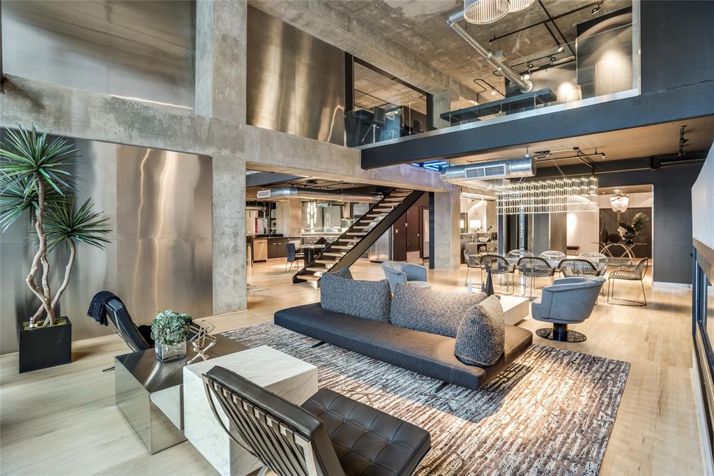 2011 Cedar Springs Road, Unit 606 Dallas, TX 75201 - Photo 5 of 33 a living room with patio furniture and a potted plant