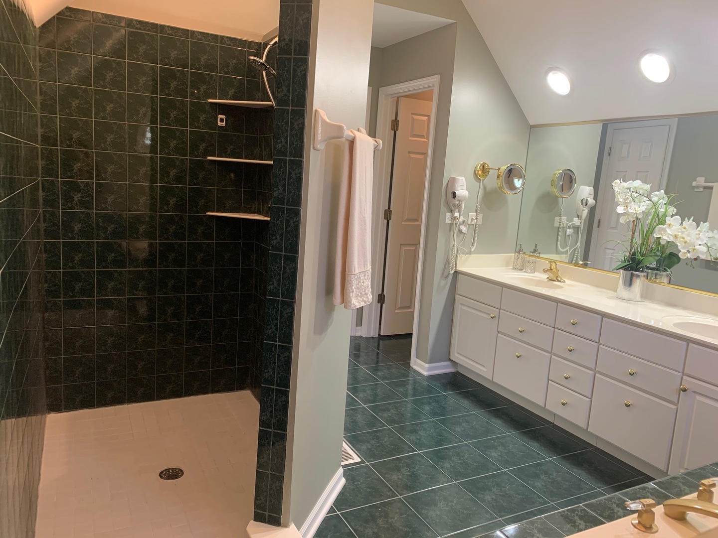 116 Rieser Circle Naperville, IL 60565 - Photo 17 of 24 Gallery Image 17
