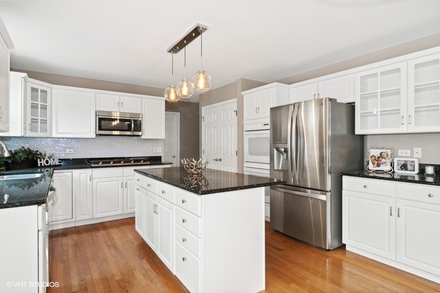 116 Rieser Circle Naperville, IL 60565 - Photo 8 of 24 Gallery Image 8