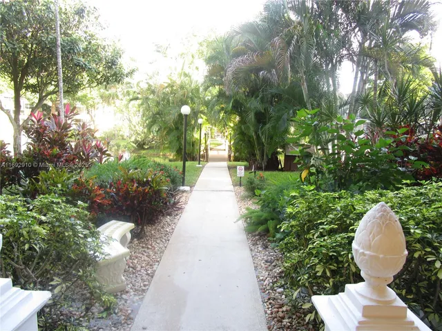 $112,900 | 5111 West Oakland Park Boulevard, Unit 305, Lauderdale Lakes, FL 33313