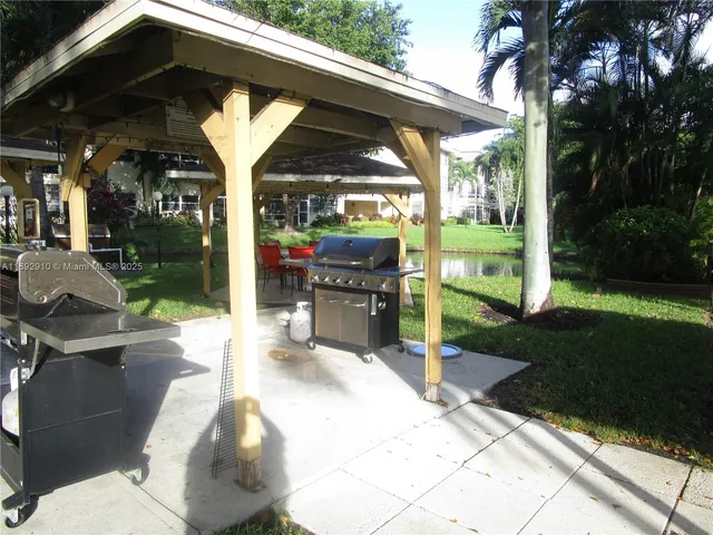 $112,900 | 5111 West Oakland Park Boulevard, Unit 305, Lauderdale Lakes, FL 33313