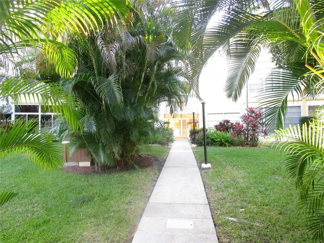 $112,900 | 5111 West Oakland Park Boulevard, Unit 305, Lauderdale Lakes, FL 33313